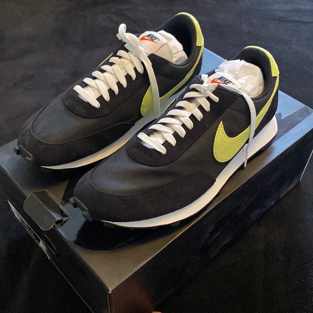 NIKE DBREAK SP - BRAND NEW w/original box! MENS SIZE 10